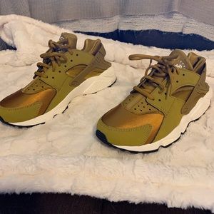Air Huarache by Nike